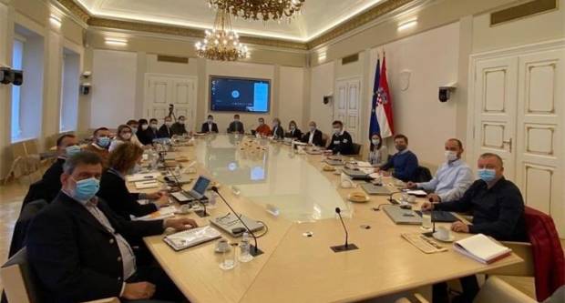 Božinović otkrio hoće li se uvoditi lockdown i policijski sat Božinović otkrio hoće li se uvoditi lockdown i policijski sat