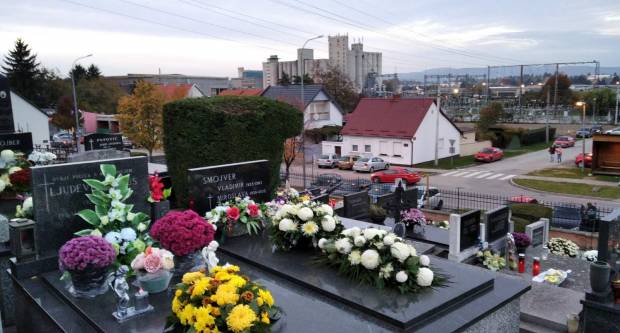 FOTO: Svi sveti na grobljima u Požegi, Velikoj i Stražemanu, 1.11.2020.