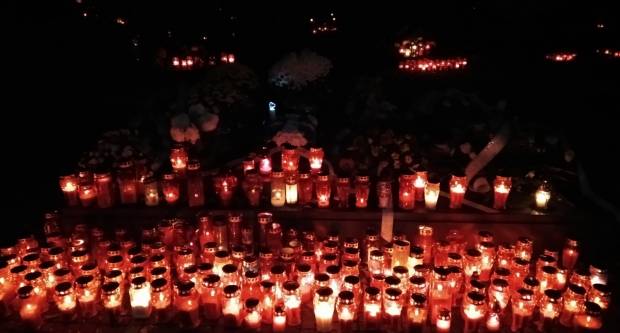 FOTO: Svi sveti na grobljima u Požegi, Velikoj i Stražemanu, 1.11.2020.