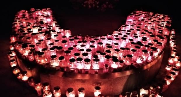 FOTO: Svi sveti na grobljima u Požegi, Velikoj i Stražemanu, 1.11.2020.