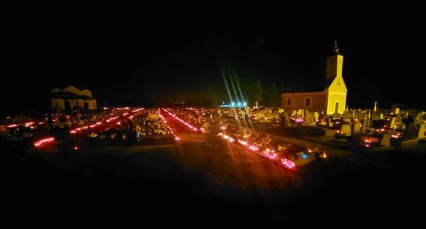 FOTO: Svi sveti na grobljima u Požegi, Velikoj i Stražemanu, 1.11.2020.