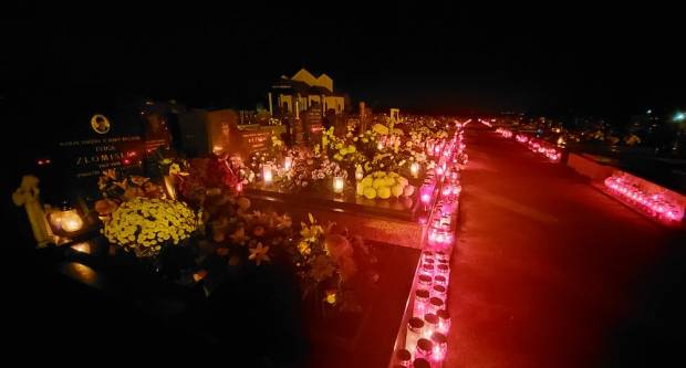 FOTO: Svi sveti na grobljima u Požegi, Velikoj i Stražemanu, 1.11.2020.