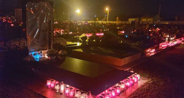 FOTO: Svi sveti na grobljima u Požegi, Velikoj i Stražemanu, 1.11.2020.