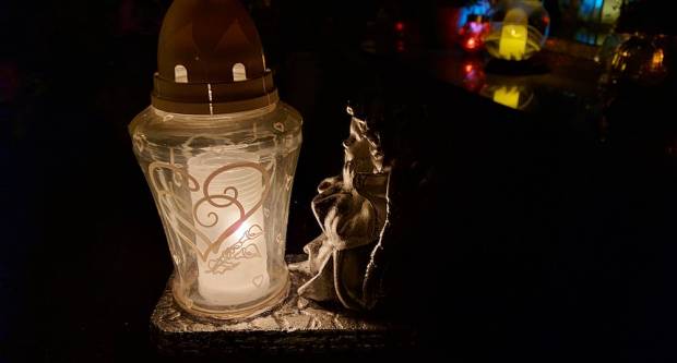 FOTO: Svi sveti na grobljima u Požegi, Velikoj i Stražemanu, 1.11.2020.