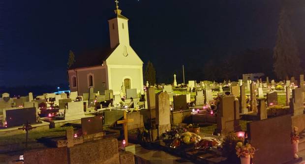 FOTO: Svi sveti na grobljima u Požegi, Velikoj i Stražemanu, 1.11.2020.