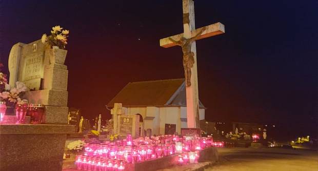 FOTO: Svi sveti na grobljima u Požegi, Velikoj i Stražemanu, 1.11.2020.