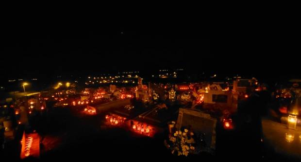 FOTO: Svi sveti na grobljima u Požegi, Velikoj i Stražemanu, 1.11.2020.