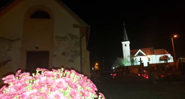 FOTO: Svi sveti na grobljima u Požegi, Velikoj i Stražemanu, 1.11.2020.