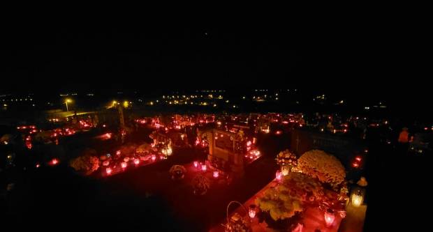 FOTO: Svi sveti na grobljima u Požegi, Velikoj i Stražemanu, 1.11.2020.