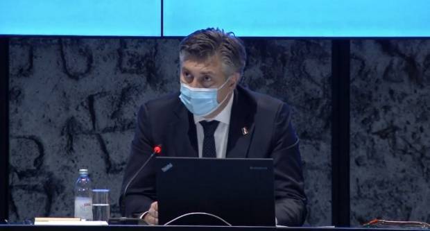 Ovo su nove mjere, nema kavice, nema svadbi, ali u crkvu se još uvijek može Ovo su nove mjere, nema kavice, nema svadbi, ali u crkvu se još uvijek može