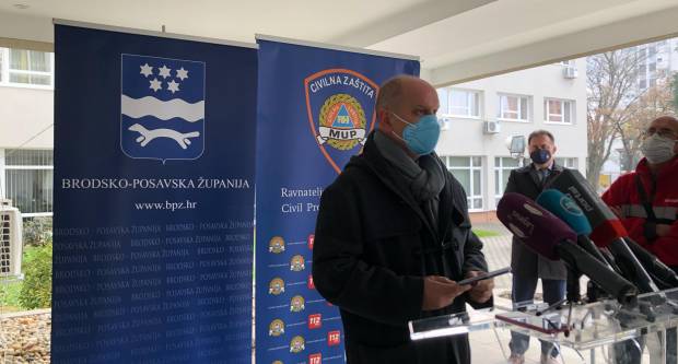 NA PONOS SLAVONSKOG BRODA: ʺTihana i Anamarija, dvije mlade sestre koju su me baš ugrijale oko srcaʺ NA PONOS SLAVONSKOG BRODA: ʺTihana i Anamarija, dvije mlade sestre koju su me baš ugrijale oko srcaʺ