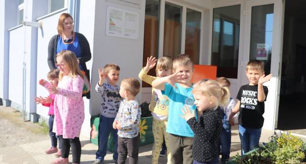  Uskrsni zec i Veeelika mrkva posjetili mališane u vrtiću u Lipiku