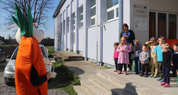  Uskrsni zec i Veeelika mrkva posjetili mališane u vrtiću u Lipiku