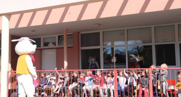  Uskrsni zec i Veeelika mrkva posjetili mališane u vrtiću u Lipiku