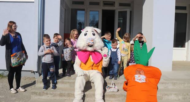  Uskrsni zec i Veeelika mrkva posjetili mališane u vrtiću u Lipiku