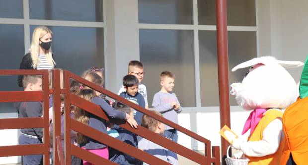  Uskrsni zec i Veeelika mrkva posjetili mališane u vrtiću u Lipiku