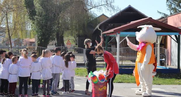  Uskrsni zec i Veeelika mrkva posjetili mališane u vrtiću u Lipiku