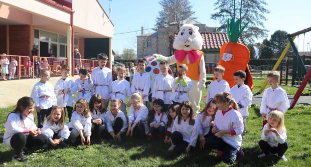  Uskrsni zec i Veeelika mrkva posjetili mališane u vrtiću u Lipiku