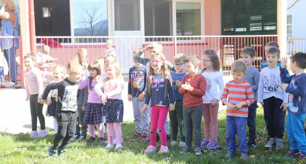  Uskrsni zec i Veeelika mrkva posjetili mališane u vrtiću u Lipiku