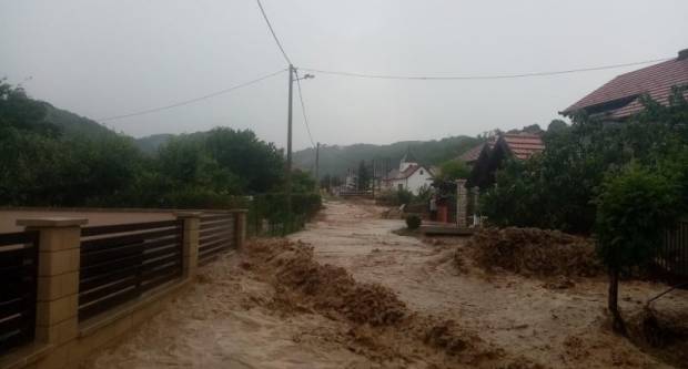 Apokaliptični prizori Požeštine : grad pun blata, mulja i smeća