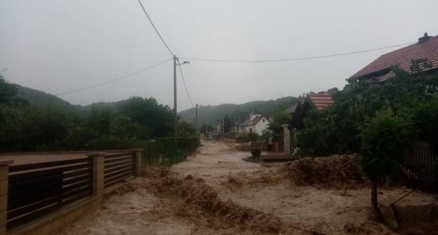 Apokaliptični prizori Požeštine : grad pun blata, mulja i smeća