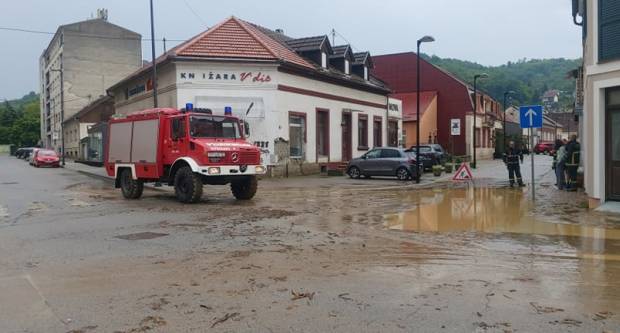 Apokaliptični prizori Požeštine : grad pun blata, mulja i smeća