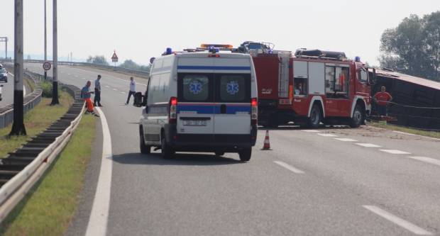 STRAŠNI PRIZORI: Donosimo nove fotografije s mjesta događaja. Trenutno 10 smrtno stradalih, bojimo se da će broj rasti