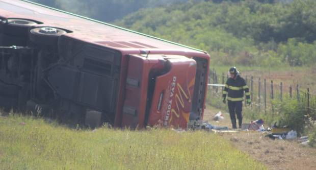 STRAŠNI PRIZORI: Donosimo nove fotografije s mjesta događaja. Trenutno 10 smrtno stradalih, bojimo se da će broj rasti