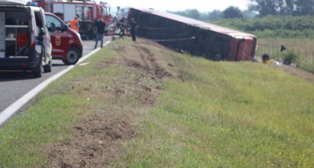 STRAŠNI PRIZORI: Donosimo nove fotografije s mjesta događaja. Trenutno 10 smrtno stradalih, bojimo se da će broj rasti