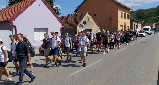 FOTO: Hodočasnici pješaci krenuli u Voćinsko svetište