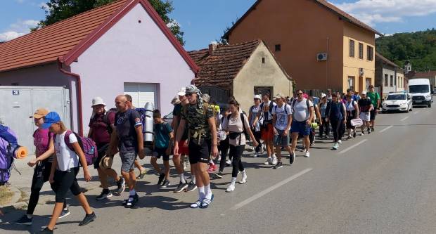 FOTO: Hodočasnici pješaci krenuli u Voćinsko svetište