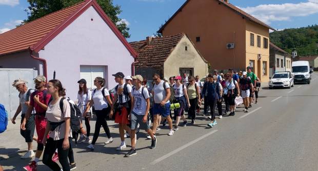 FOTO: Hodočasnici pješaci krenuli u Voćinsko svetište
