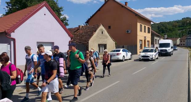FOTO: Hodočasnici pješaci krenuli u Voćinsko svetište