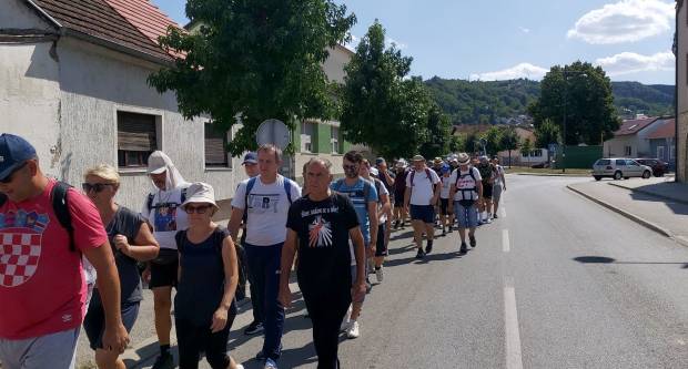 FOTO: Hodočasnici pješaci krenuli u Voćinsko svetište