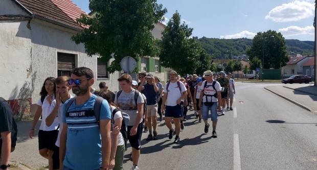 FOTO: Hodočasnici pješaci krenuli u Voćinsko svetište