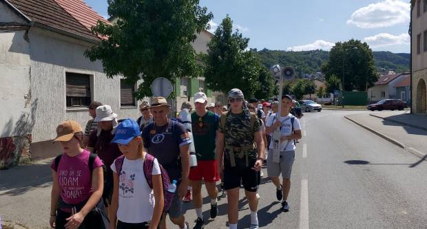 FOTO: Hodočasnici pješaci krenuli u Voćinsko svetište
