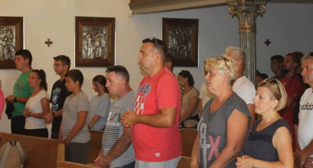 FOTO: Hodočasnici pješaci krenuli u Voćinsko svetište