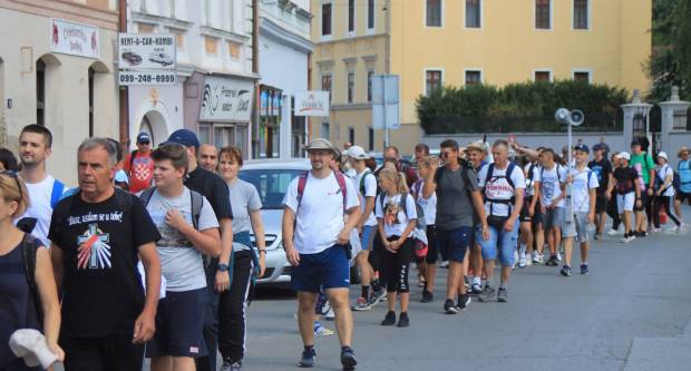 FOTO: Hodočasnici pješaci krenuli u Voćinsko svetište