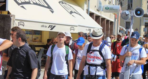 FOTO: Hodočasnici pješaci krenuli u Voćinsko svetište