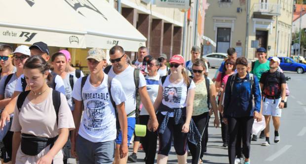 FOTO: Hodočasnici pješaci krenuli u Voćinsko svetište