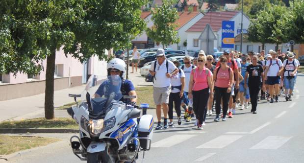 FOTO: Hodočasnici pješaci krenuli u Voćinsko svetište