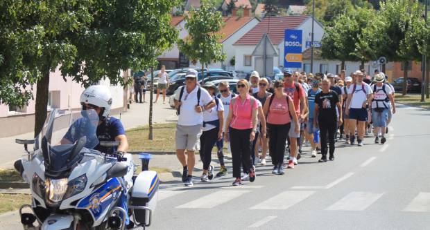 FOTO: Hodočasnici pješaci krenuli u Voćinsko svetište
