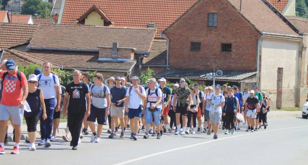 FOTO: Hodočasnici pješaci krenuli u Voćinsko svetište