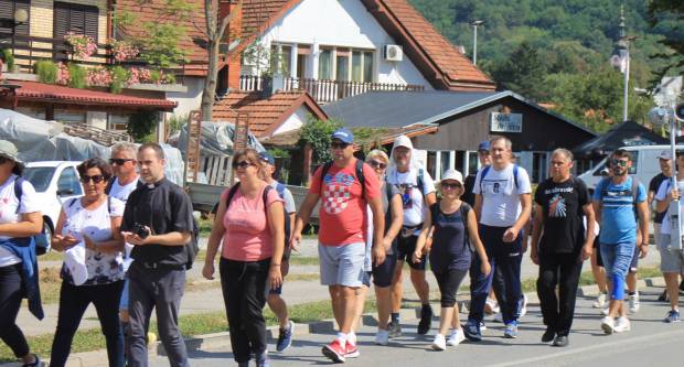 FOTO: Hodočasnici pješaci krenuli u Voćinsko svetište