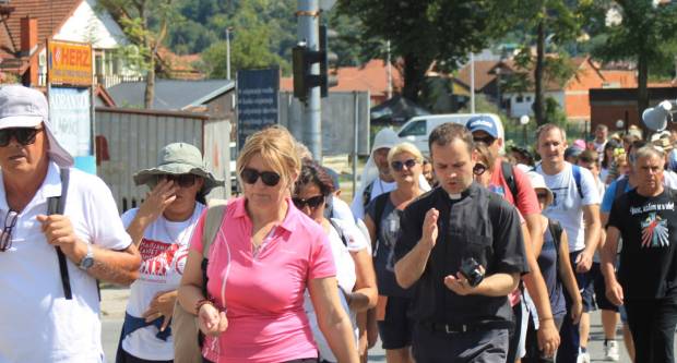FOTO: Hodočasnici pješaci krenuli u Voćinsko svetište