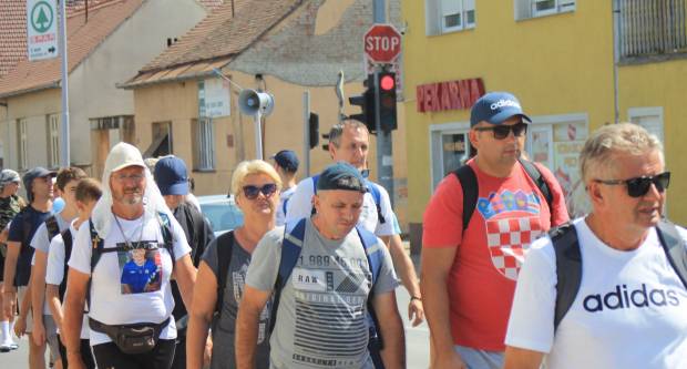 FOTO: Hodočasnici pješaci krenuli u Voćinsko svetište