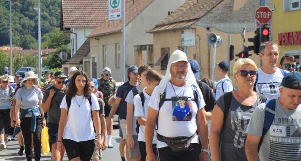 FOTO: Hodočasnici pješaci krenuli u Voćinsko svetište