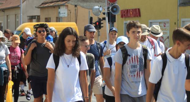 FOTO: Hodočasnici pješaci krenuli u Voćinsko svetište