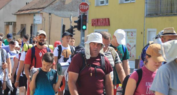 FOTO: Hodočasnici pješaci krenuli u Voćinsko svetište