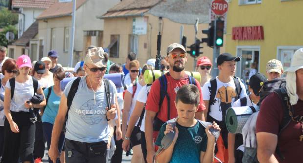 FOTO: Hodočasnici pješaci krenuli u Voćinsko svetište